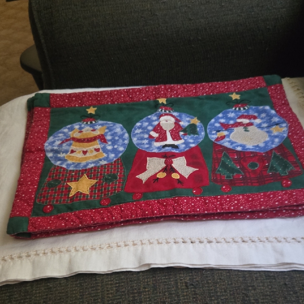 Set Of 4 Quilted Christmas Snowglobes Placemats